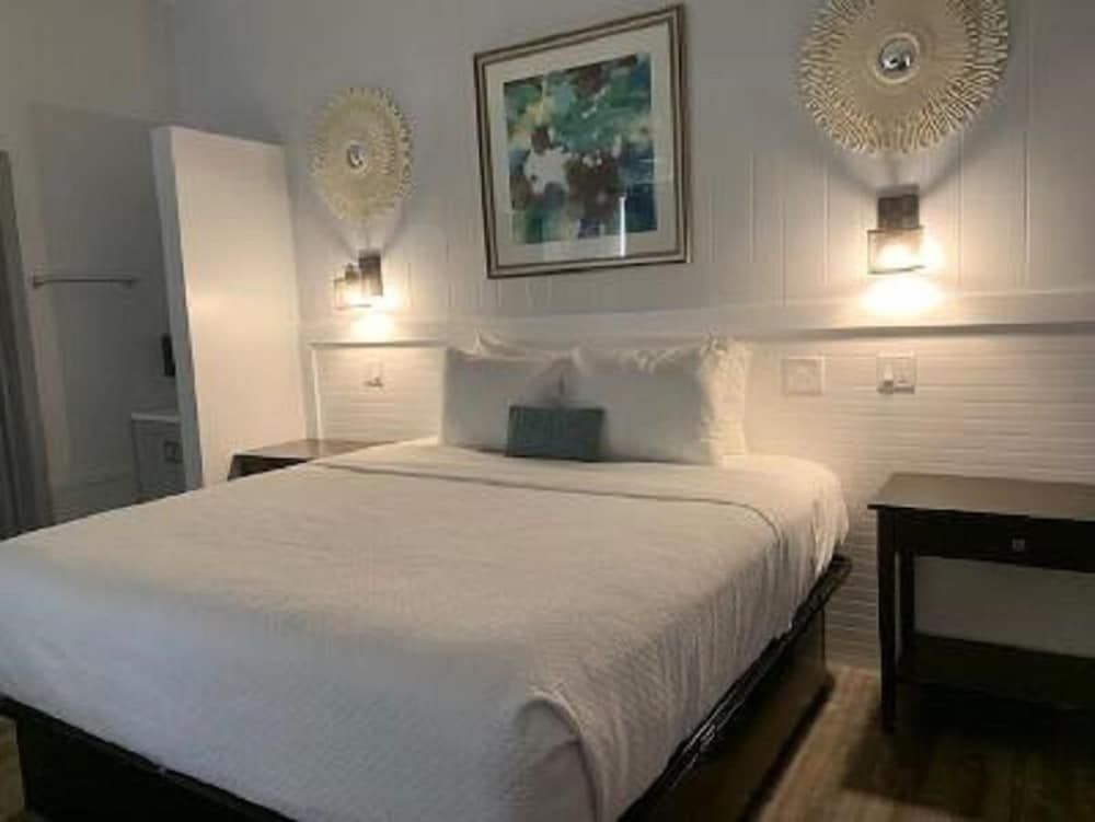 Standard Room, 1 King Bed, Pets Allowed
