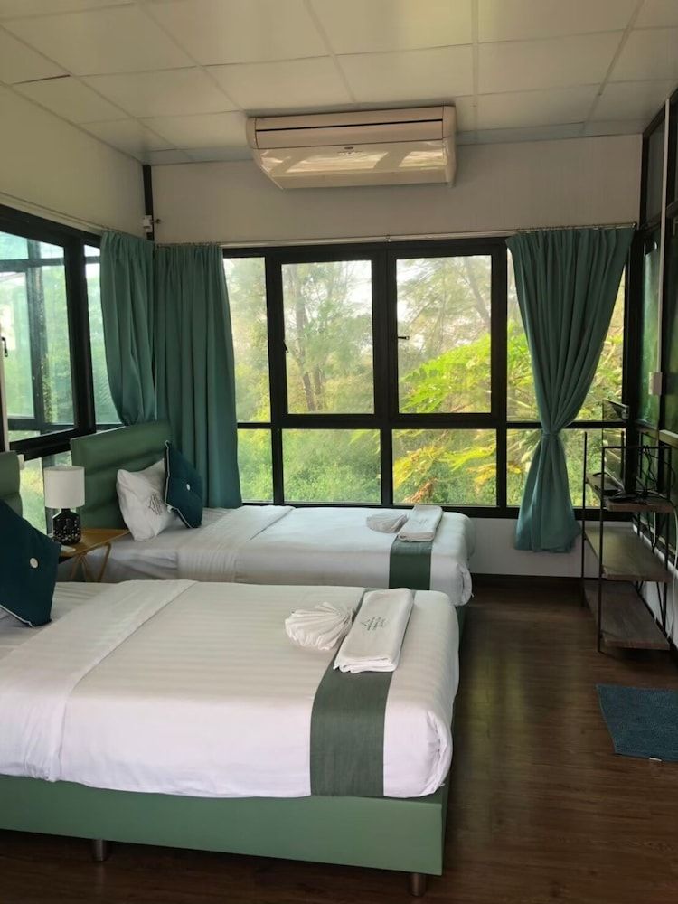 Veerada Boutique Home Deluxe Room with Balcony and Sea View 2