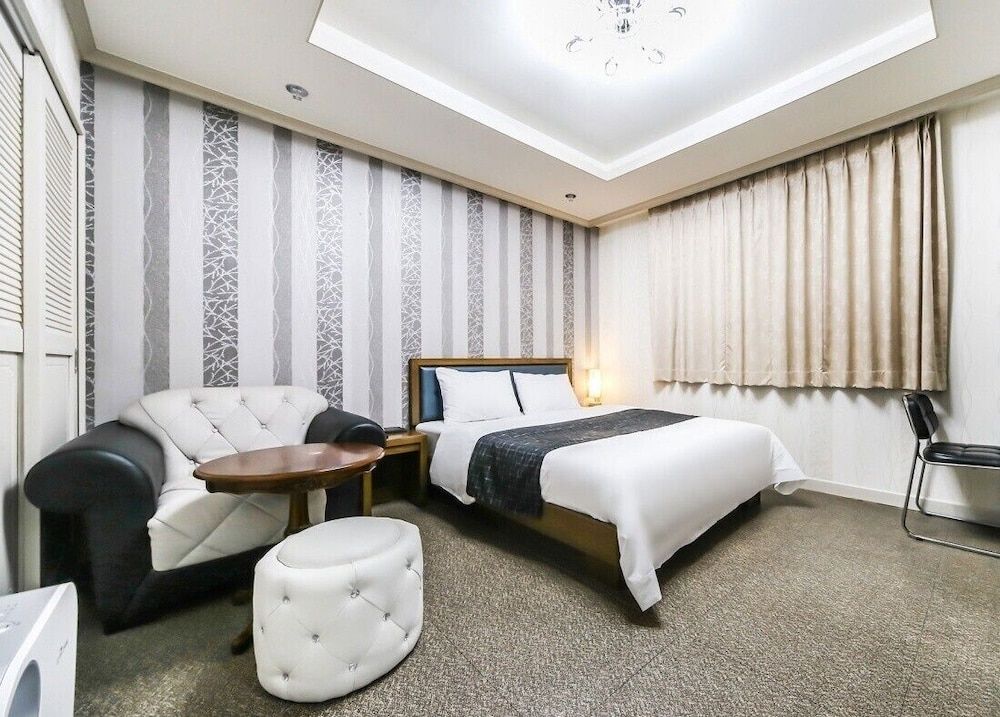 Modern Business Hotel Standard Room, Non Smoking 2