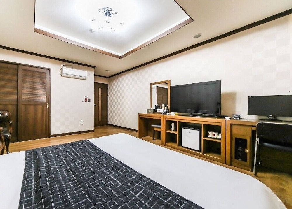 Modern Business Hotel Deluxe Room, Non Smoking 5