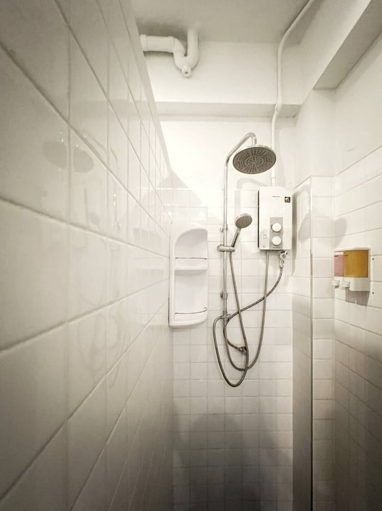 Hobnob Hostel - Adults Only Private Room with Shared Bathroom 5