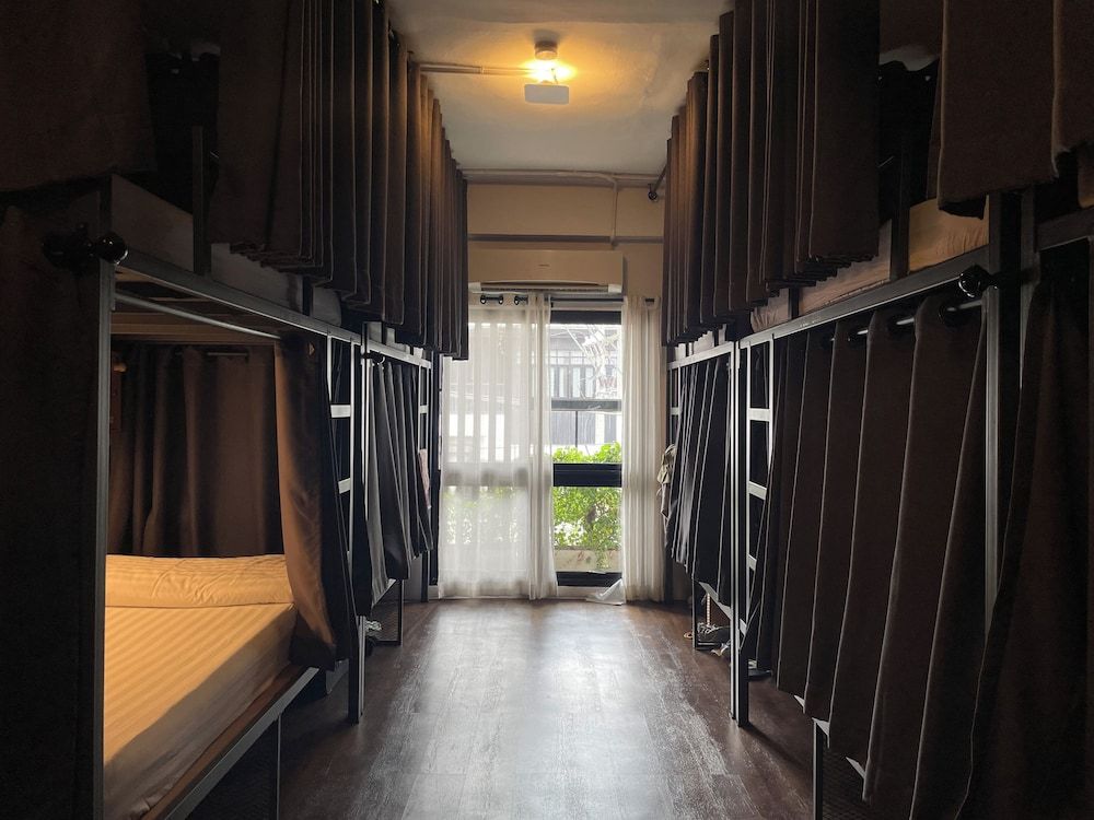 Hobnob Hostel - Adults Only