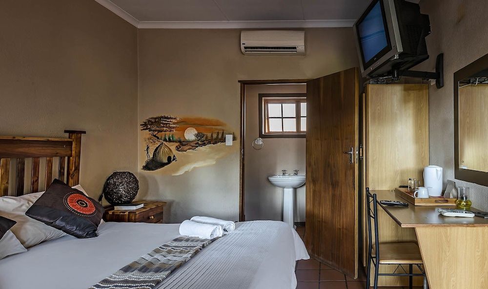 Kuruman Hotel Standard Room 3