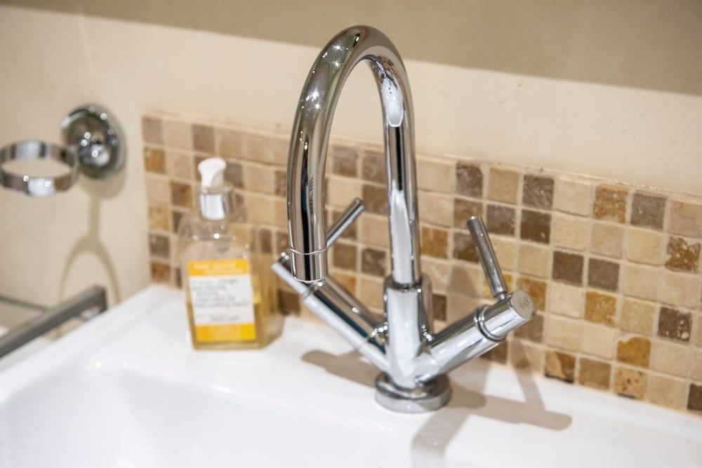 undefined JOIVY Amazing Location! - Lovely Rose St Apt in New Town 9