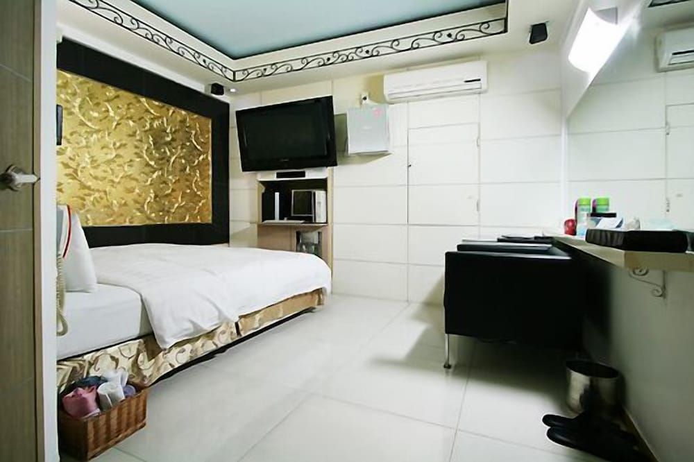 undefined HIT Hotel 4