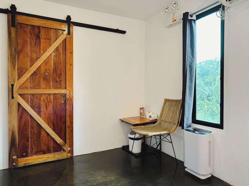 Pig Dive Hostel Comfort Double Room 19