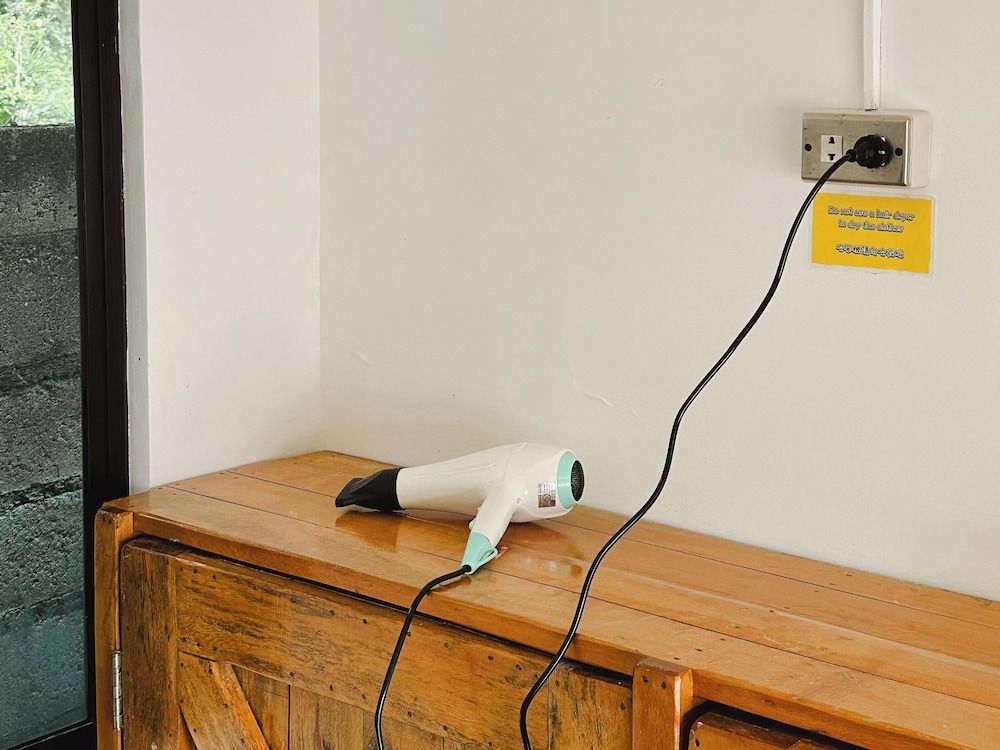 Pig Dive Hostel 1-bed in a Shared Dormitory, Mixed Dorm (6 beds) 11