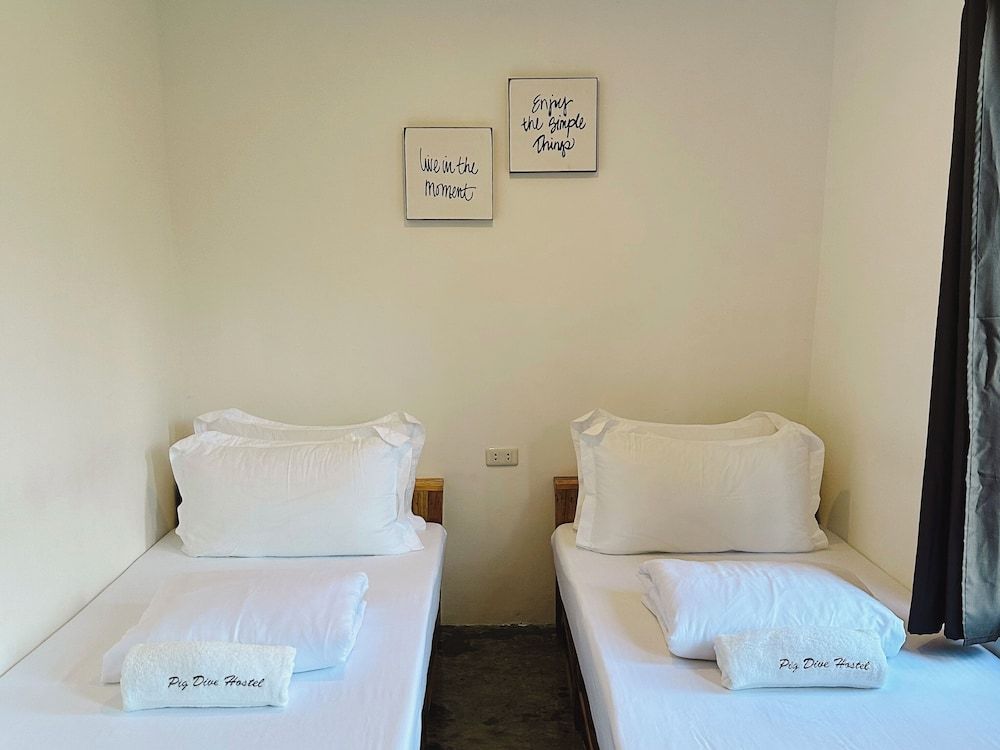 Pig Dive Hostel Comfort Double Room 5