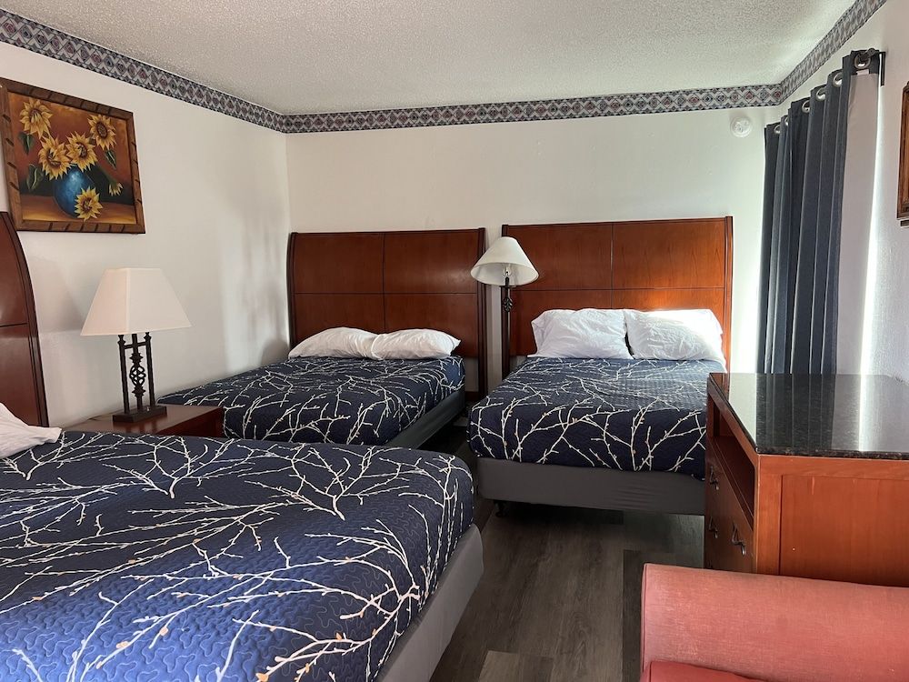 American Inn Family Quadruple Room 2