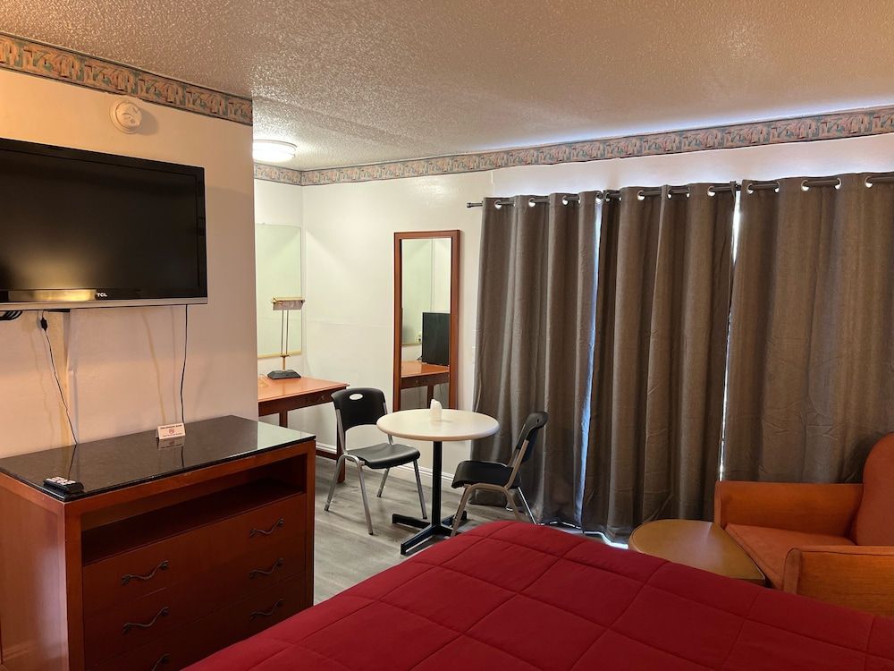 American Inn Basic Single Room 2