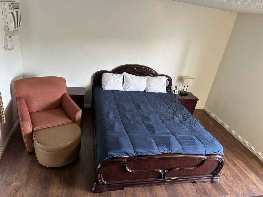 American Inn Basic Single Room 4