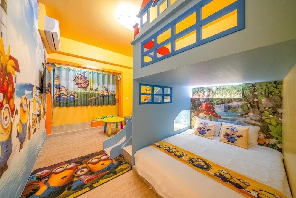 Han Tian Slide Design Quadruple Room 2