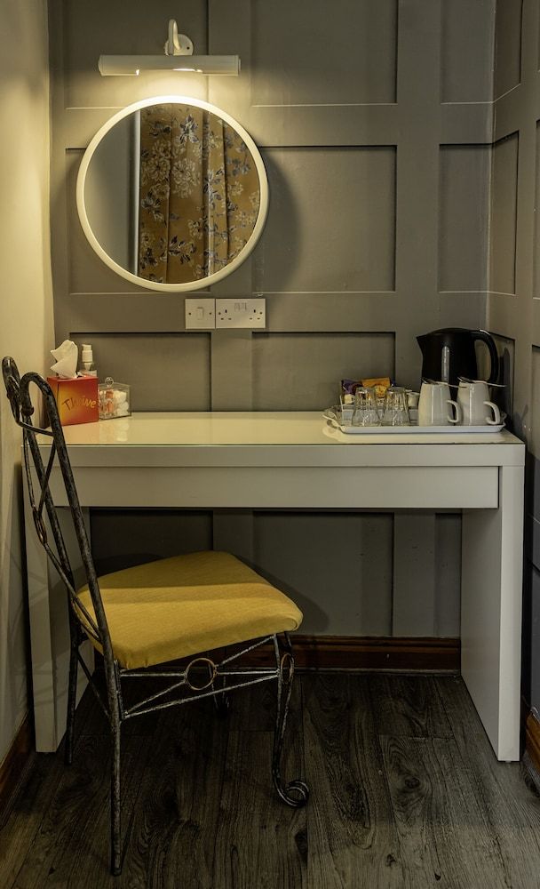 The Green Dragon Deluxe Double Room, Ensuite (Dog friendly) 5