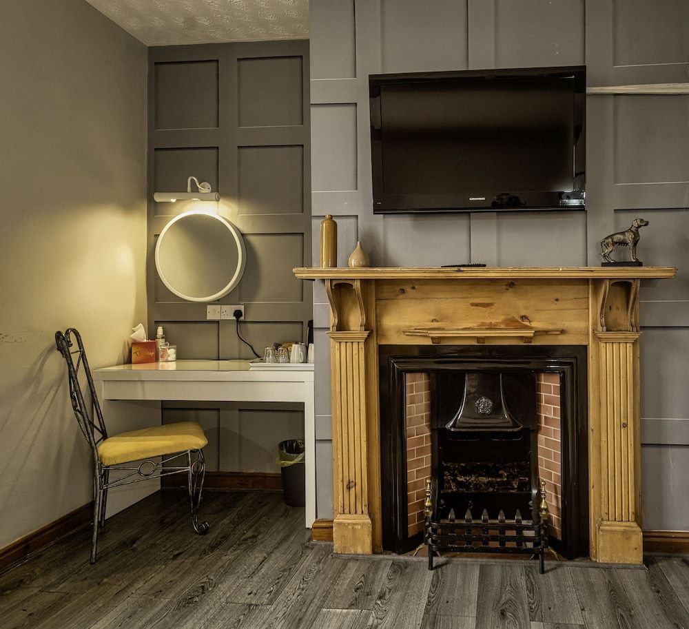 The Green Dragon Deluxe Double Room, Ensuite (Dog friendly) 4