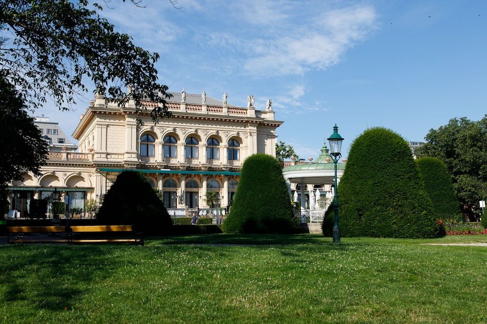 undefined Vienna Westside Apartments 8