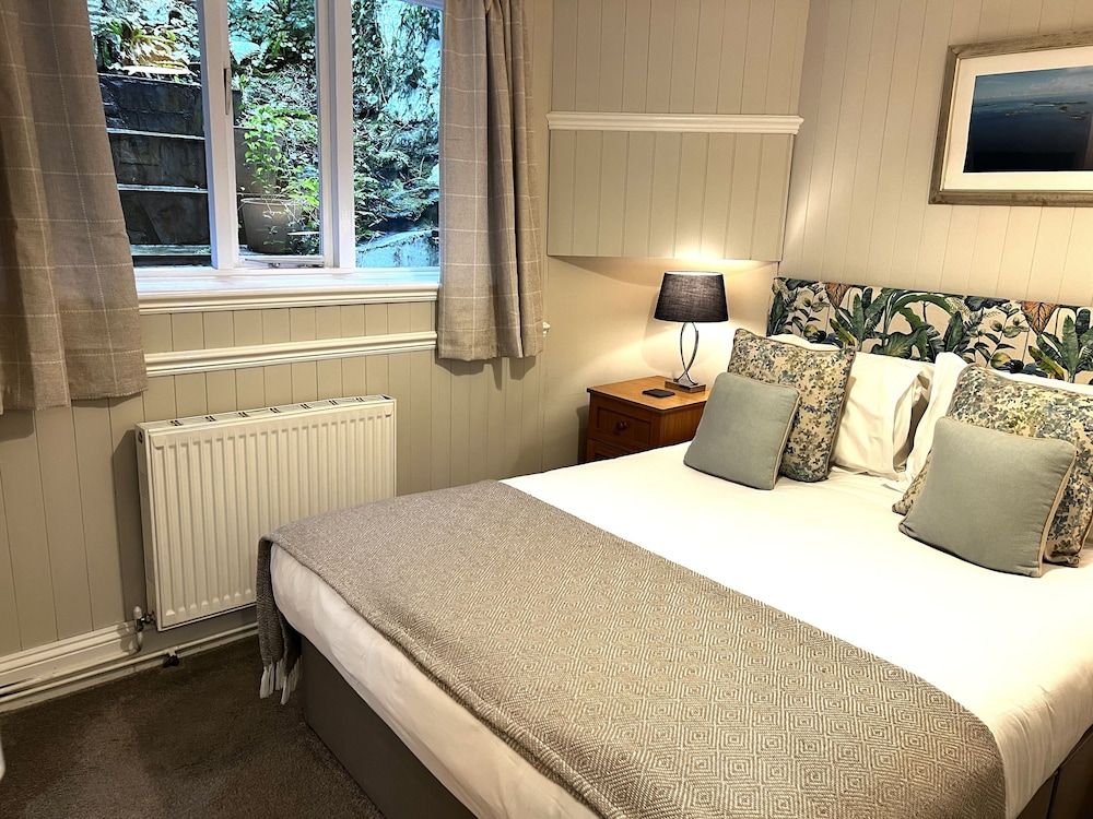 The Claremont Hotel - Adult Only Double Room, 1 King Bed, Ensuite (Room 10, 1st Floor, Rear Large)