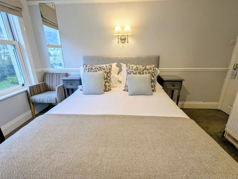 The Claremont Hotel - Adult Only Double Room, 1 King Bed, Ensuite - Room 3 - 2nd Floor, Front (Not dog friendly) 4