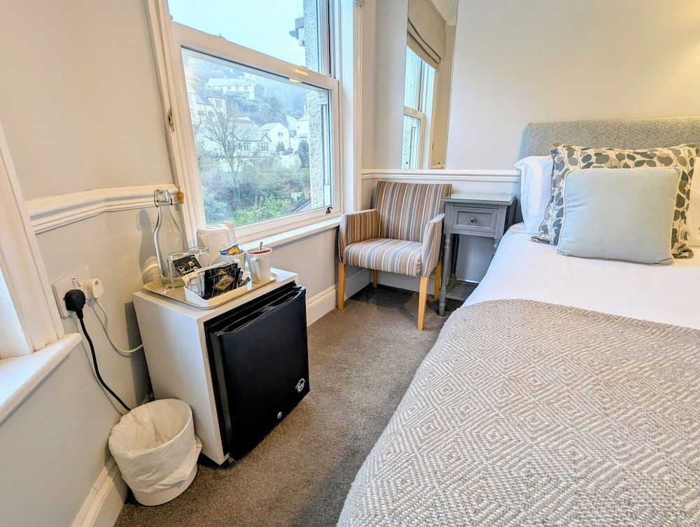 The Claremont Hotel - Adult Only Double Room, 1 King Bed, Ensuite - Room 3 - 2nd Floor, Front (Not dog friendly) 2
