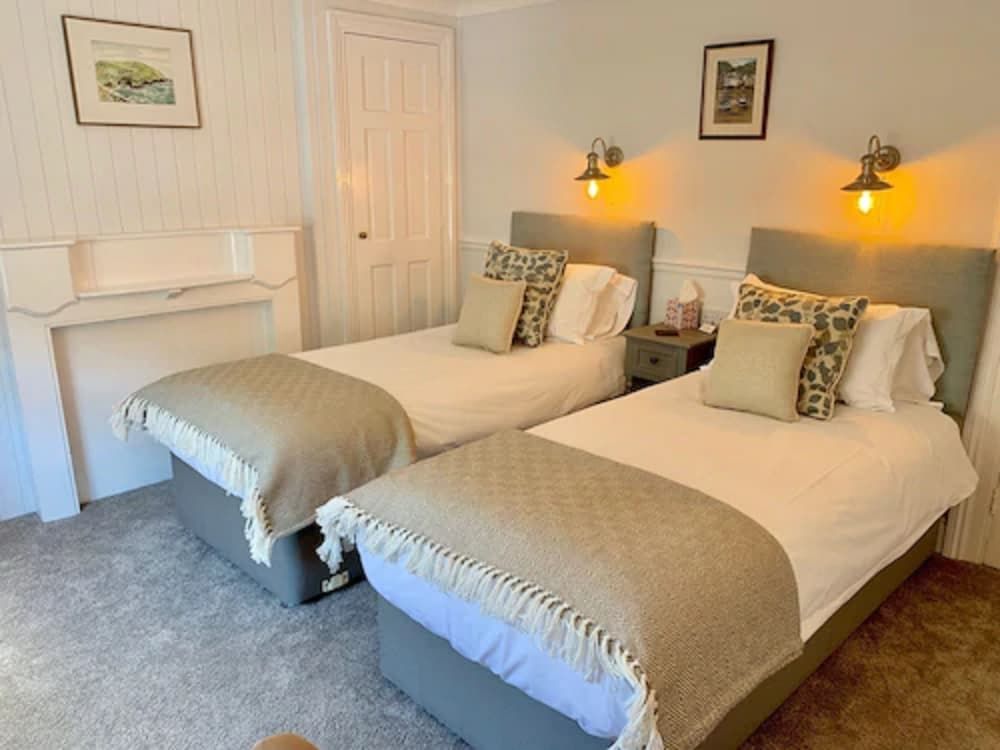 Double or Twin Room, Ensuite (Room 7, 1st Floor, Front)