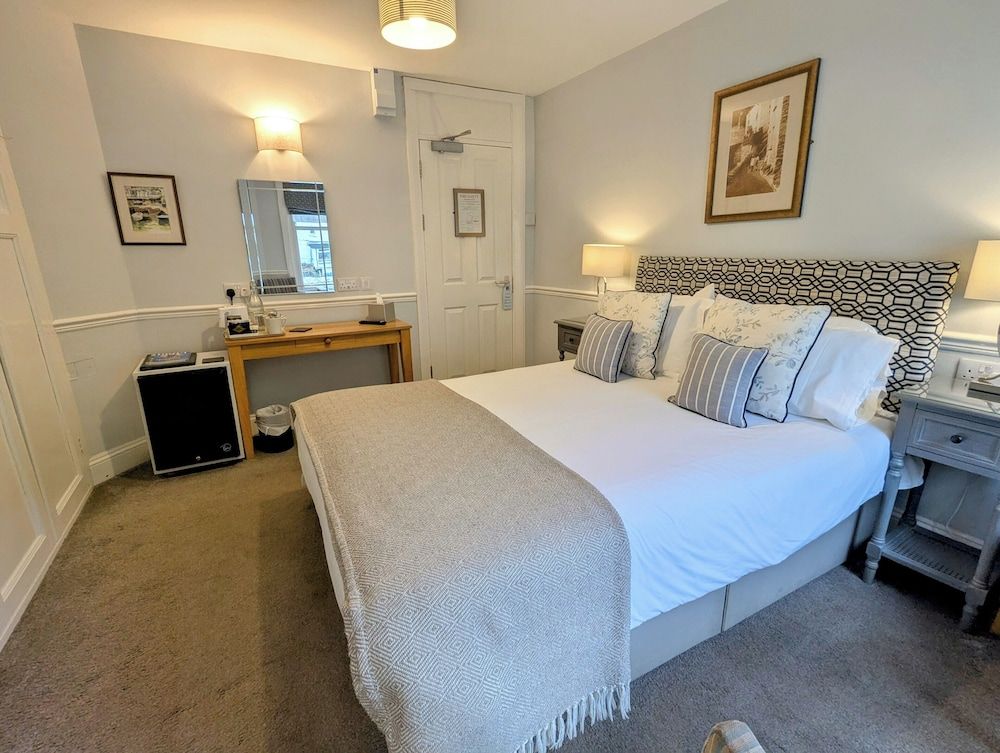 Double Room, 1 King Bed, Ensuite (Room 8, 1st Floor, Front Large)