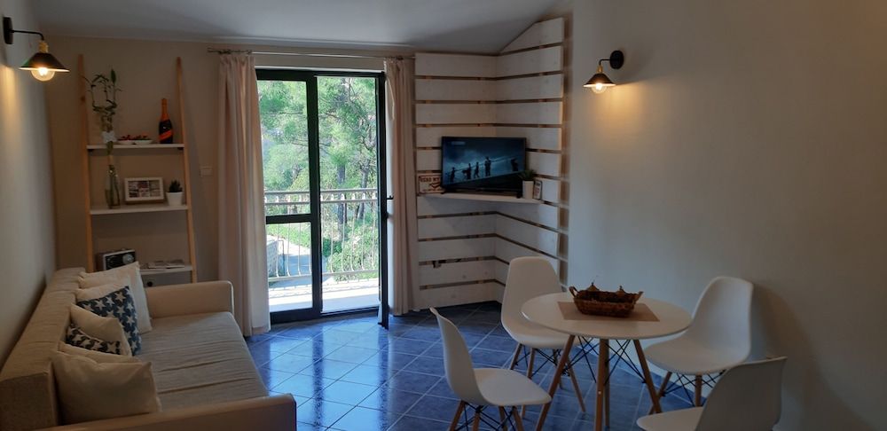 Apartment, 2 Bedrooms (Second Floor)