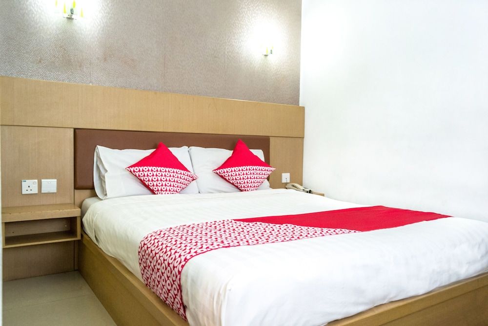 undefined Capital O 664 Romance Hotel