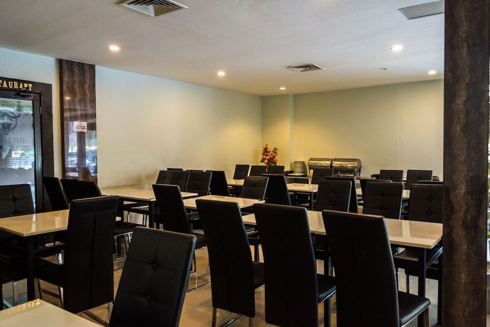 undefined Capital O 664 Romance Hotel 10