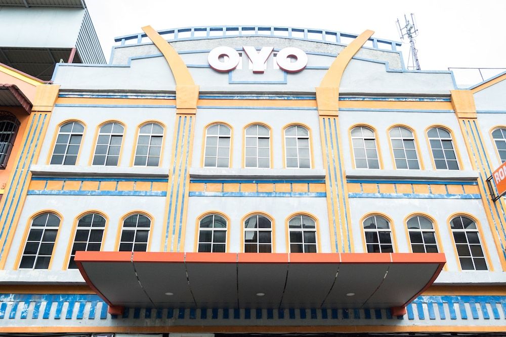 undefined Capital O 664 Romance Hotel 4