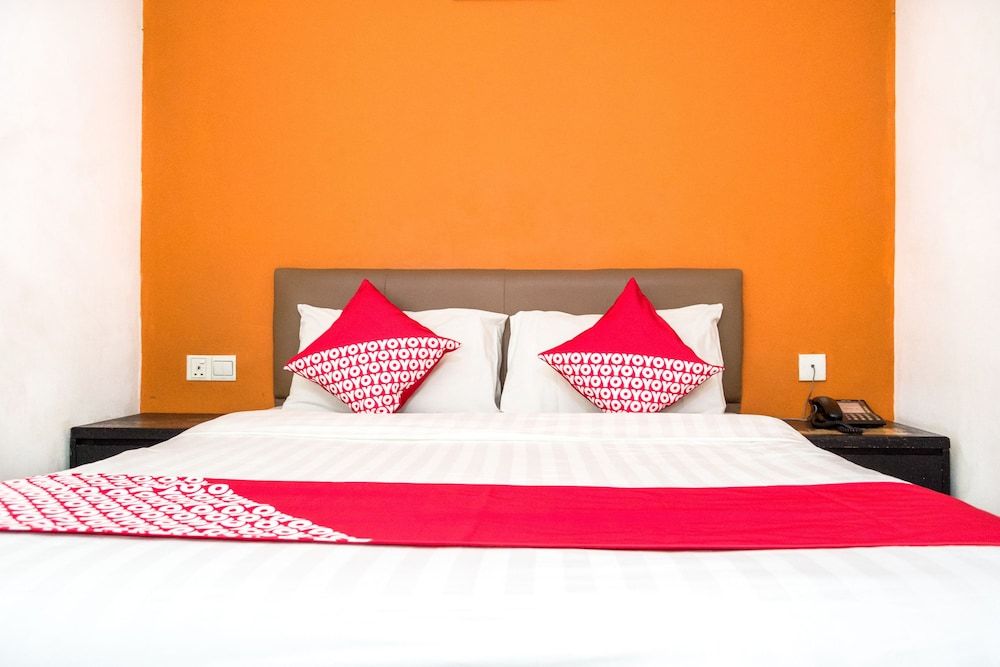 Capital O 664 Romance Hotel Standard Double Room 3