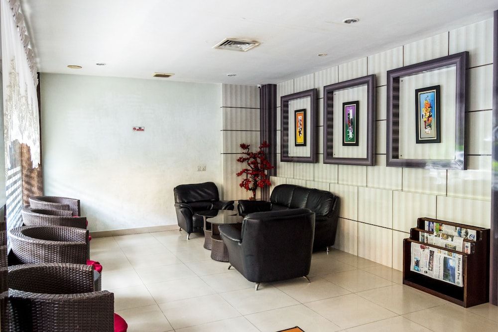 undefined Capital O 664 Romance Hotel 9