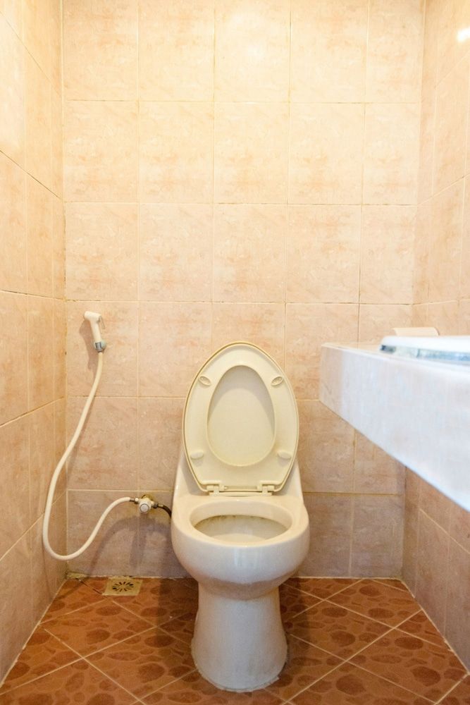 Capital O 664 Romance Hotel Standard Double Room 5