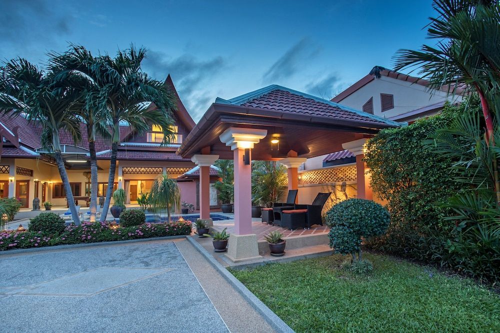 undefined Blissful Villa Felicity with Ample Space 8