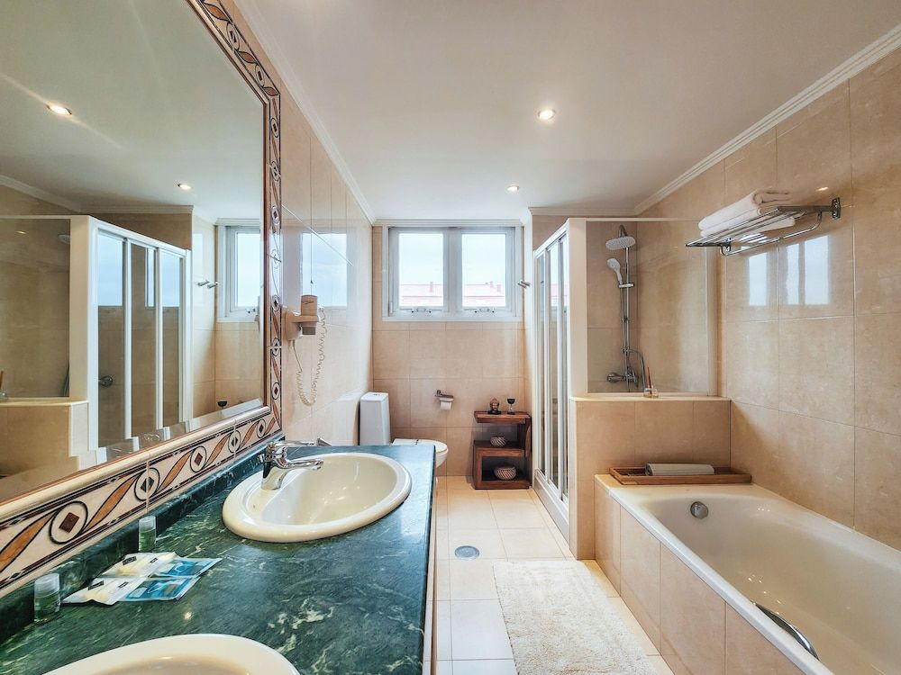 Hotel Faranda Rias Altas, Ascend Hotel Collection Suite 1 King Bed with terrace, River View 3