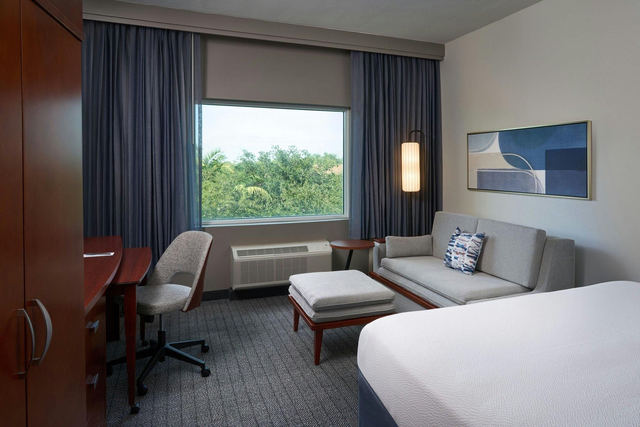 Guest room, 1 King, Sofa bed