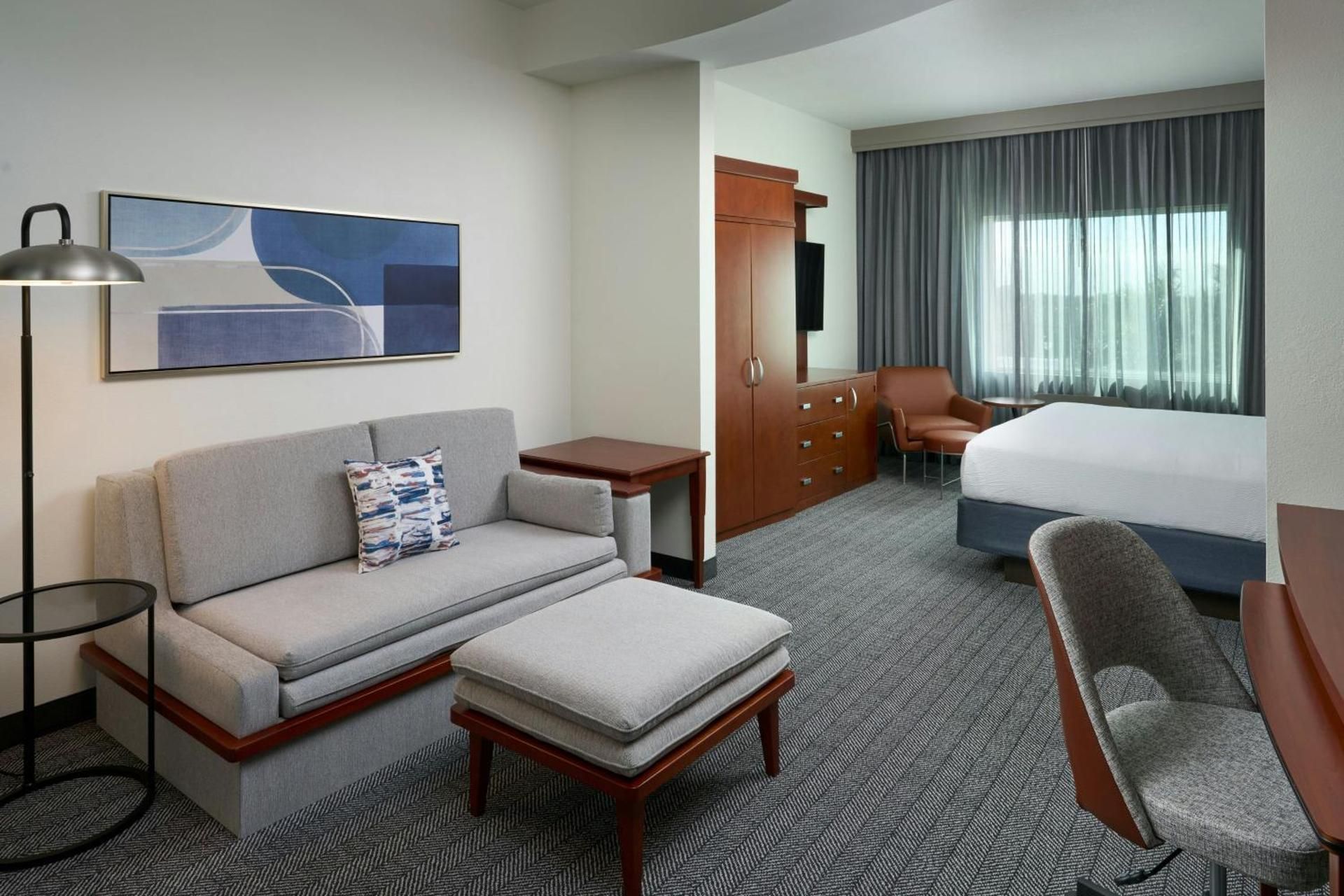 Suite, 1 King, Sofa bed (Mobility and Hearing Accessible w/Tub)