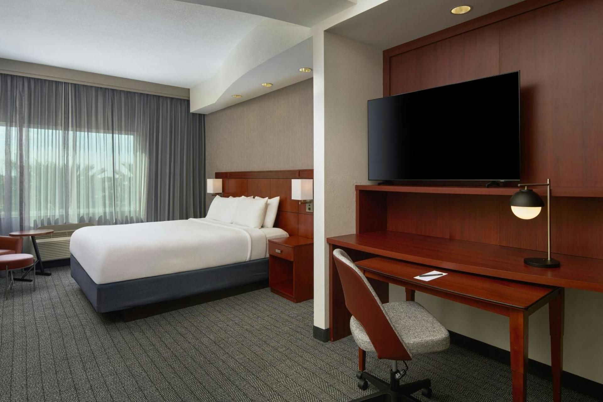 Suite, 1 King, Sofa bed (Mobility and Hearing Accessible w/Tub)