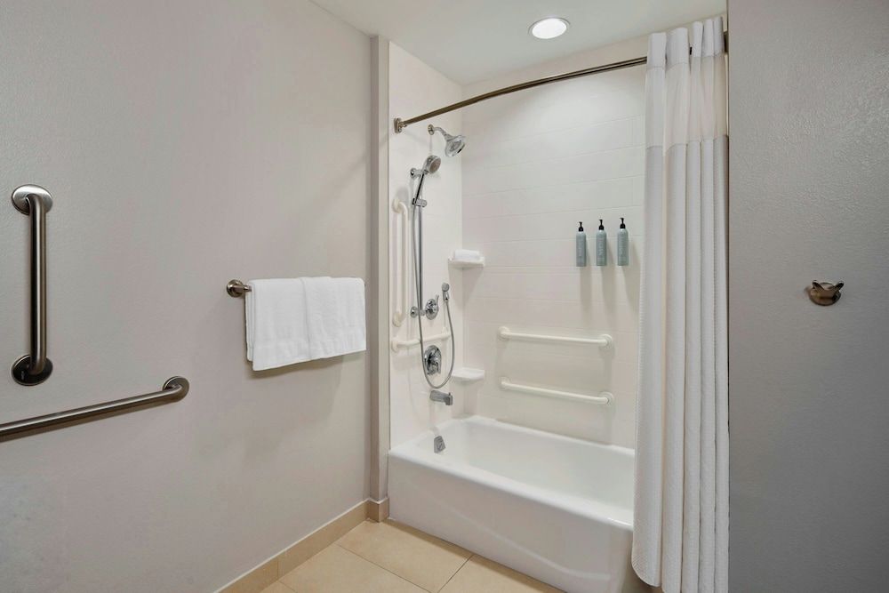 Room, 1 King Bed with Sofa bed (Mobility/Hearing Accessible, Tub)