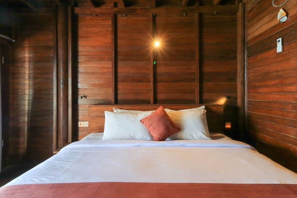 Waterside Inn Nusa Penida Deluxe Double Bed With Sea View Room 4