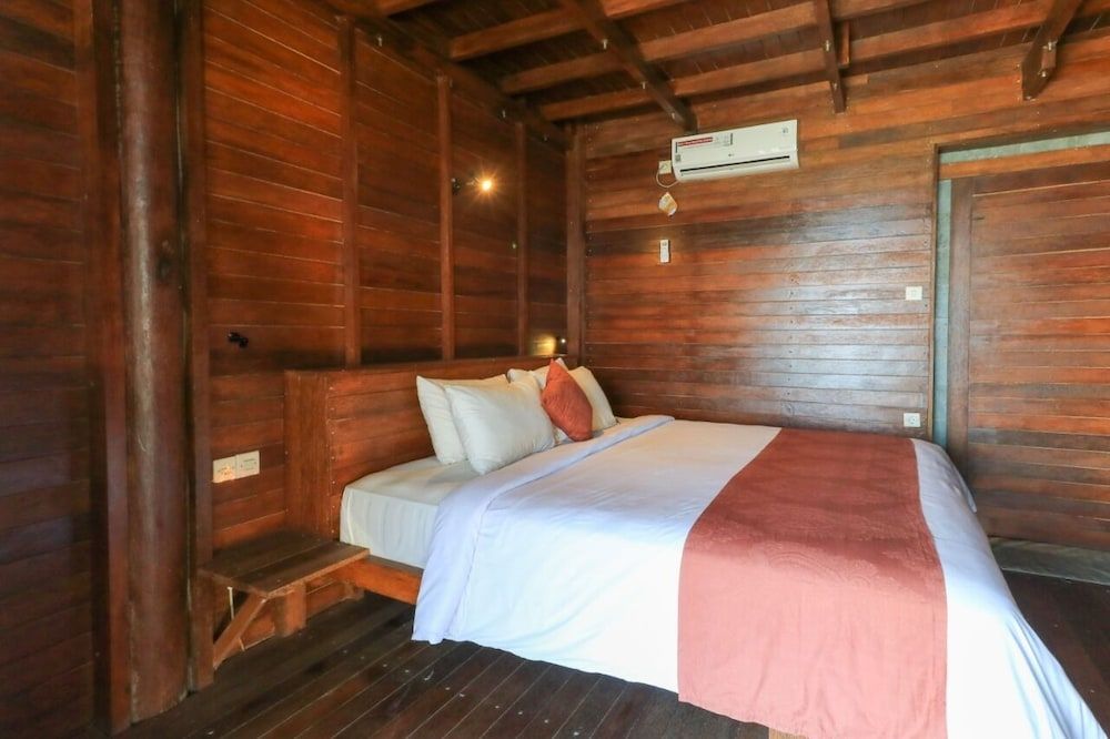 Waterside Inn Nusa Penida Deluxe Double Bed With Sea View Room 2