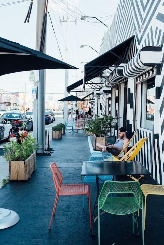 undefined Miami 2 Bedroom Home Trampoline BBQ Street Art 4