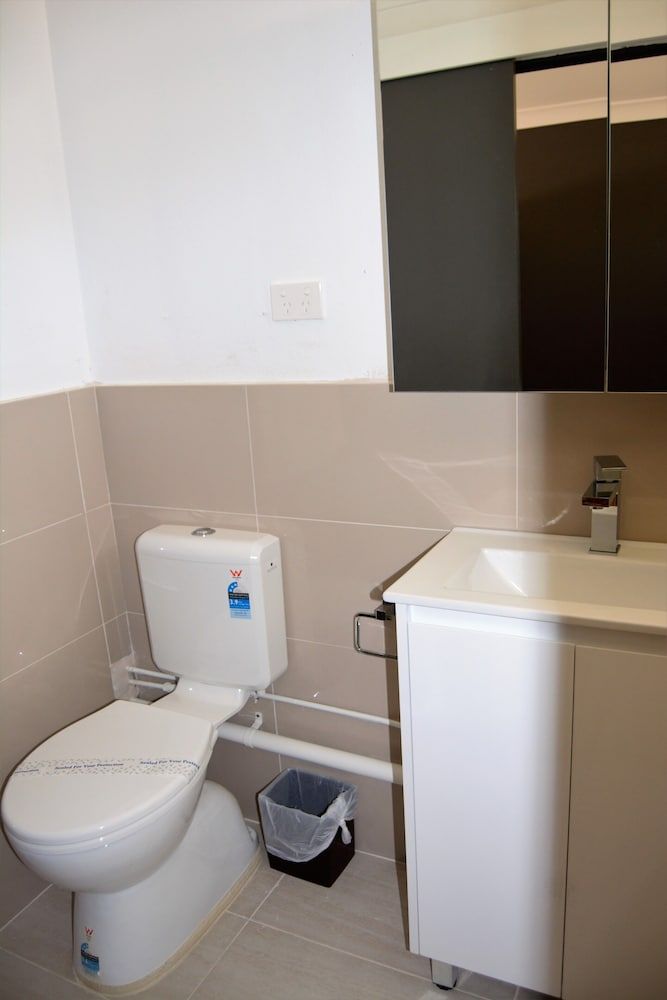 Civic Motor Inn Twin Room 4