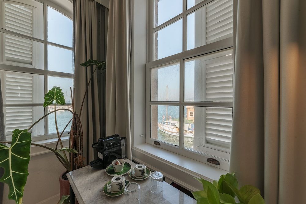 Gumruk Otel Urla Deluxe Double Room 4