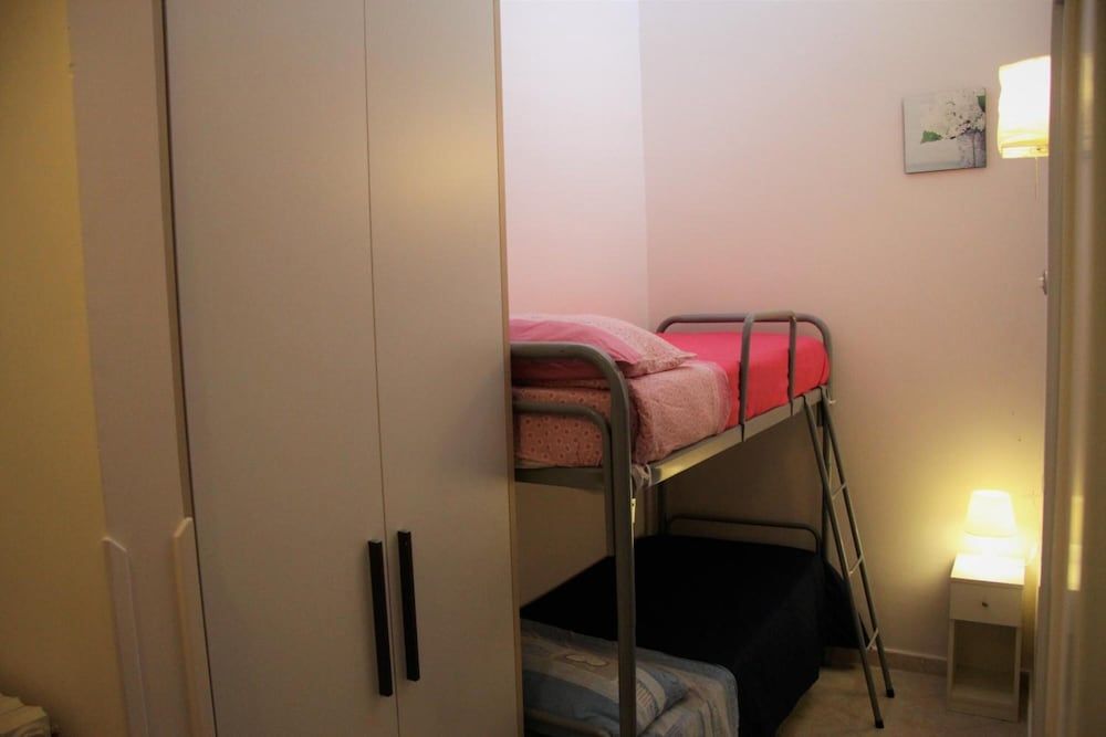 B&B Zefiro Family Room (Sorrento) 6