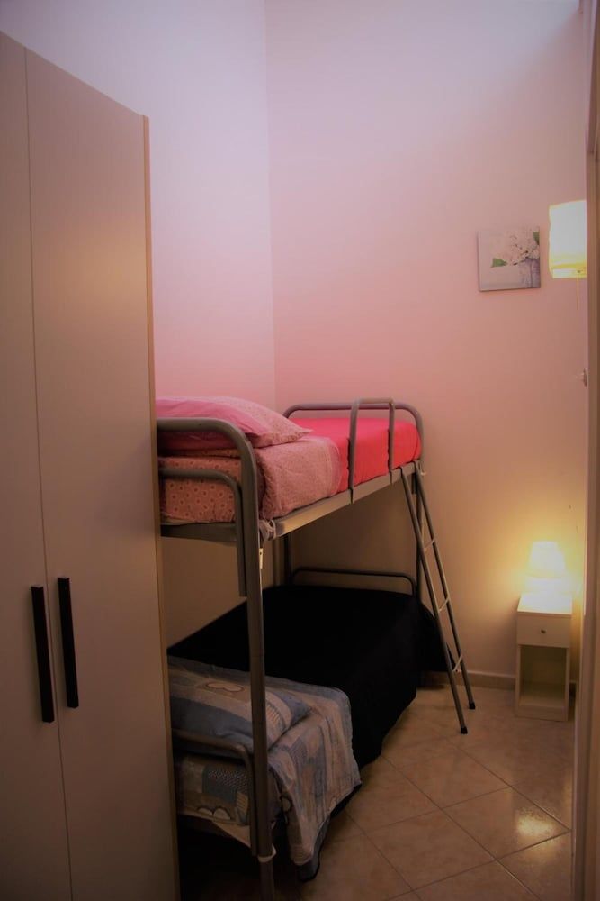 B&B Zefiro Family Room (Sorrento) 5