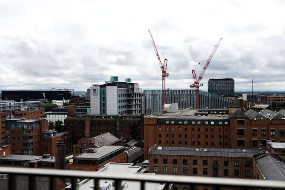 undefined Modern 2 Bedroom Flat City Centre with Parking/Balcony