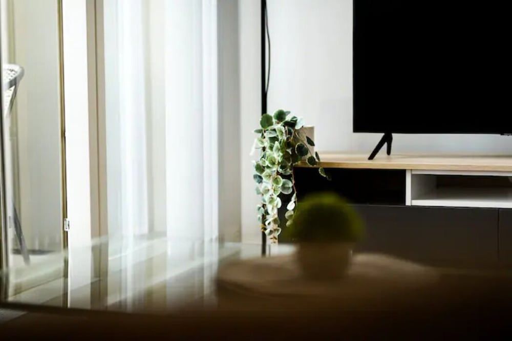 undefined Modern 2 Bedroom Flat City Centre with Parking/Balcony 8