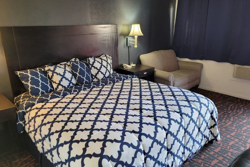 Coratel Inn & Suites by Jasper Hutchinson 1 King Suite With Sofa Non Smoking