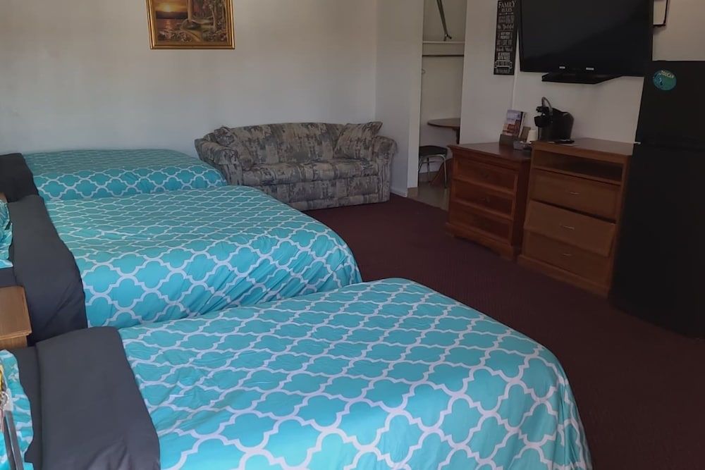 Coratel Inn & Suites by Jasper Hutchinson 2 Queen Bed 1 Twin Bed and 1 Sofa bed with Kitchenette Non Smoking
