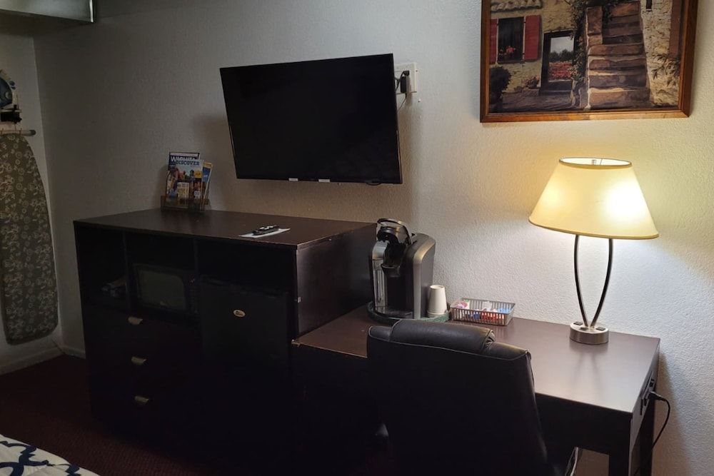 Coratel Inn & Suites by Jasper Hutchinson 1 King Suite With Sofa Non Smoking 5