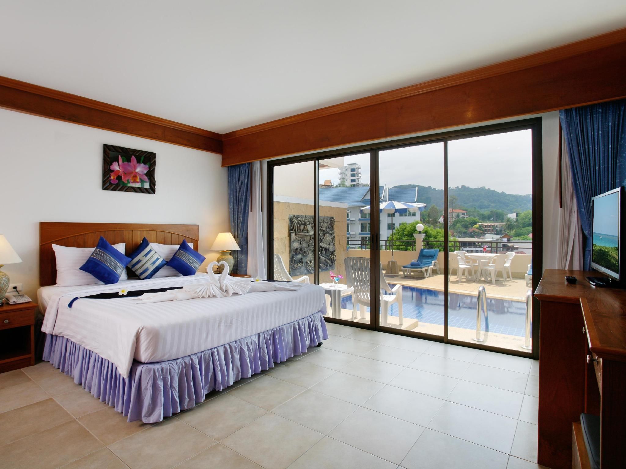 Deluxe Pool Access Room